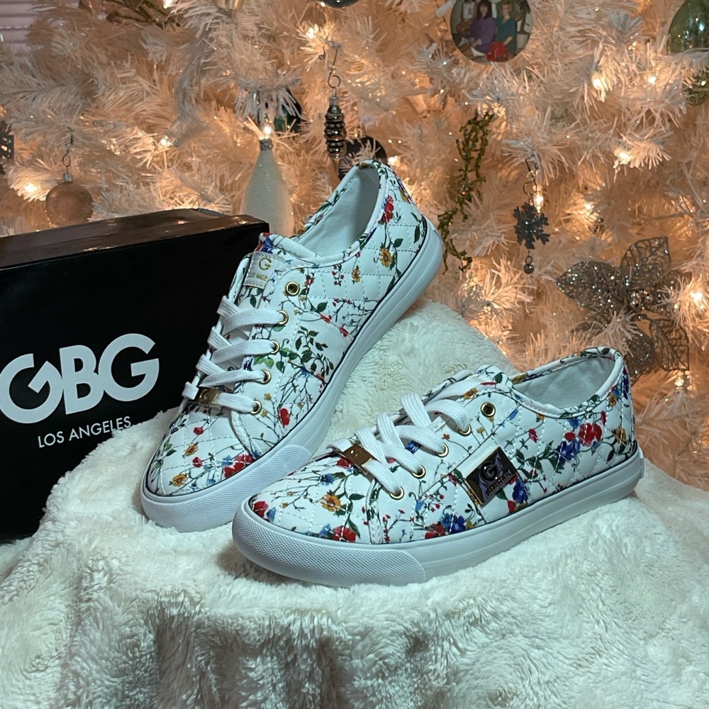 Beautiful Womens GBG Los Angeles Shoes